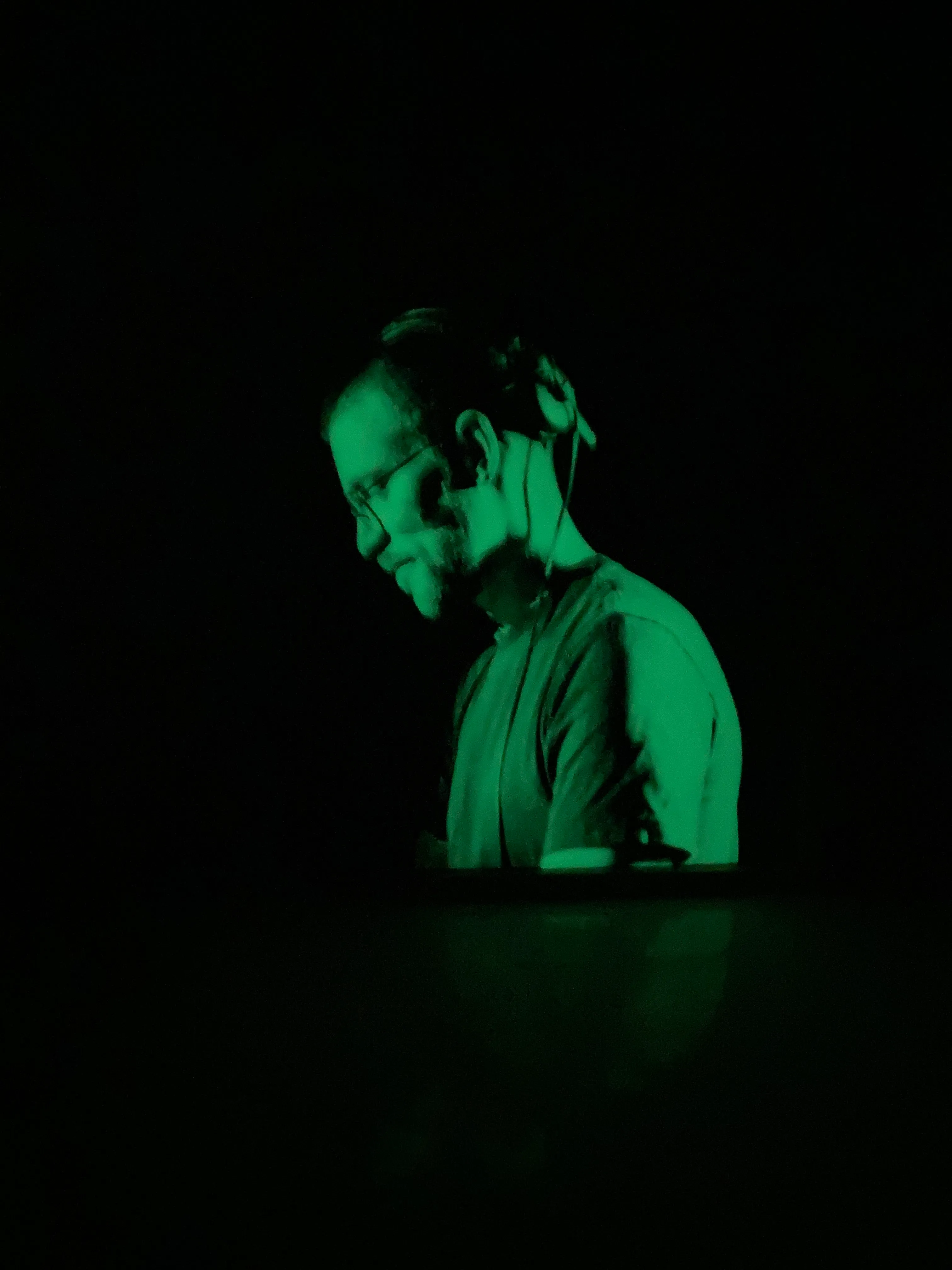 Portrait Glow Photo - Dark