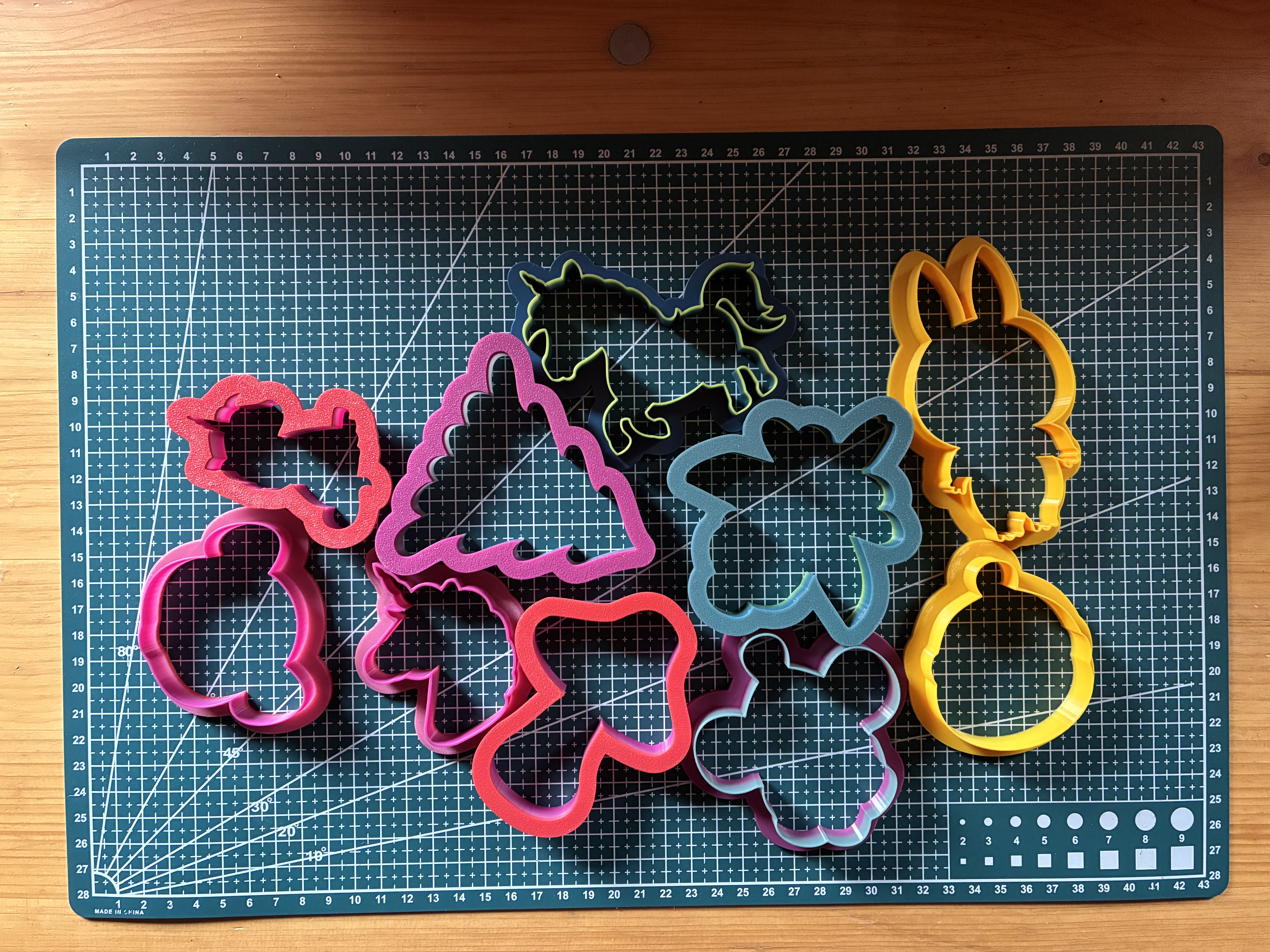 Custom cookie cutter from multiple angles - view 3